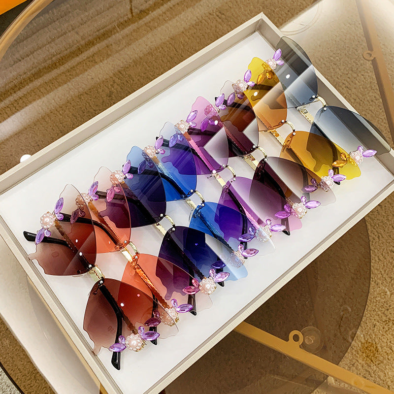 Wholesale Butterfly Shape Diamond Large Frame PC Sunglasses